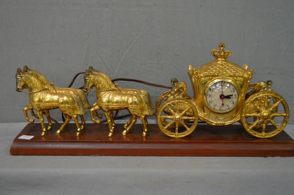 American made United Clock Corp. horse and carriage motif mantle clock