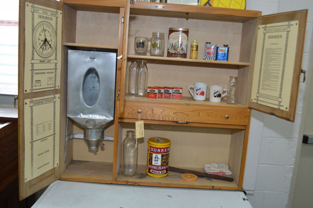... Image 2 : Antique Canadiana Hoosier style kitchen cabinet with flour sifter, cupboard doors and