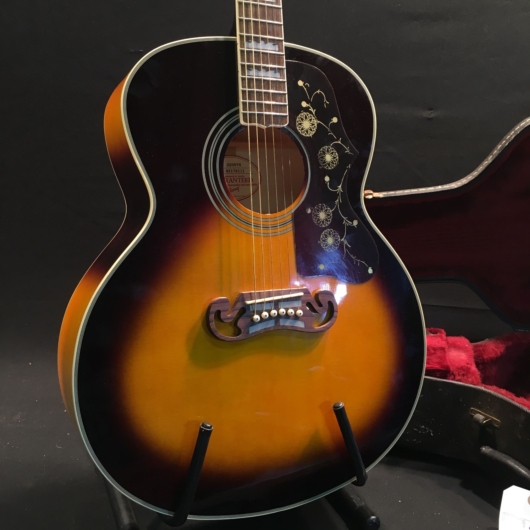 GIBSON MODEL J200VS ACOUSTIC GUITAR, MADE AT THE BOZEMAN, MONTANA