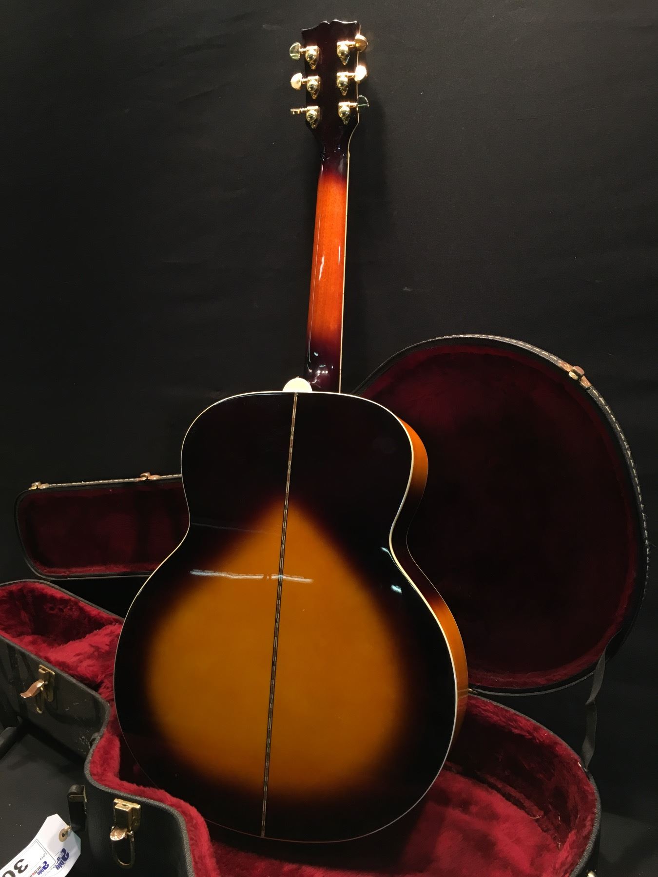 GIBSON MODEL J200VS ACOUSTIC GUITAR, MADE AT THE BOZEMAN, MONTANA