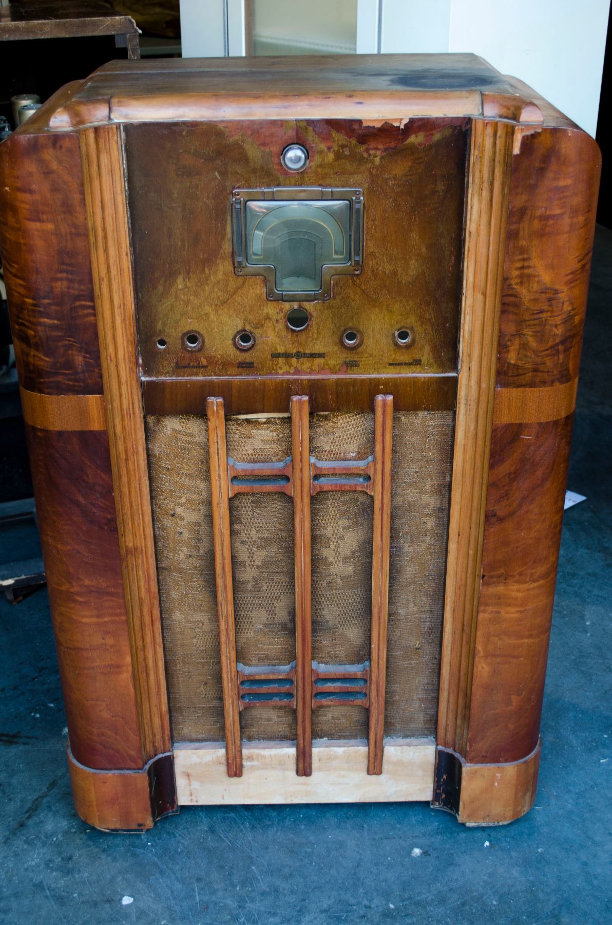 Antique Radio Cabinet Image 1 : Antique Radio Cabinet - Antique Radio Cabinet
