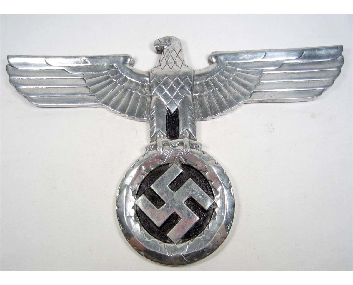 Со значком орла