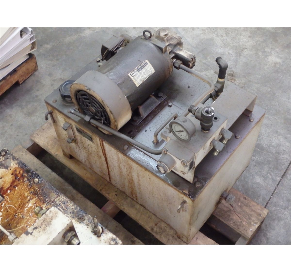 nachi hydraulic tank, m/n- s-7428a.1, pump m/n- vdr-1b-1a3-u-22