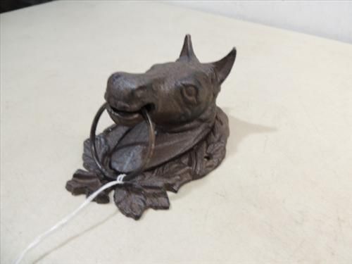 Cast Iron Wall Mount Horse Head Tie Off Image 1 Cast Iron Wall Mount Horse Head Tie Off