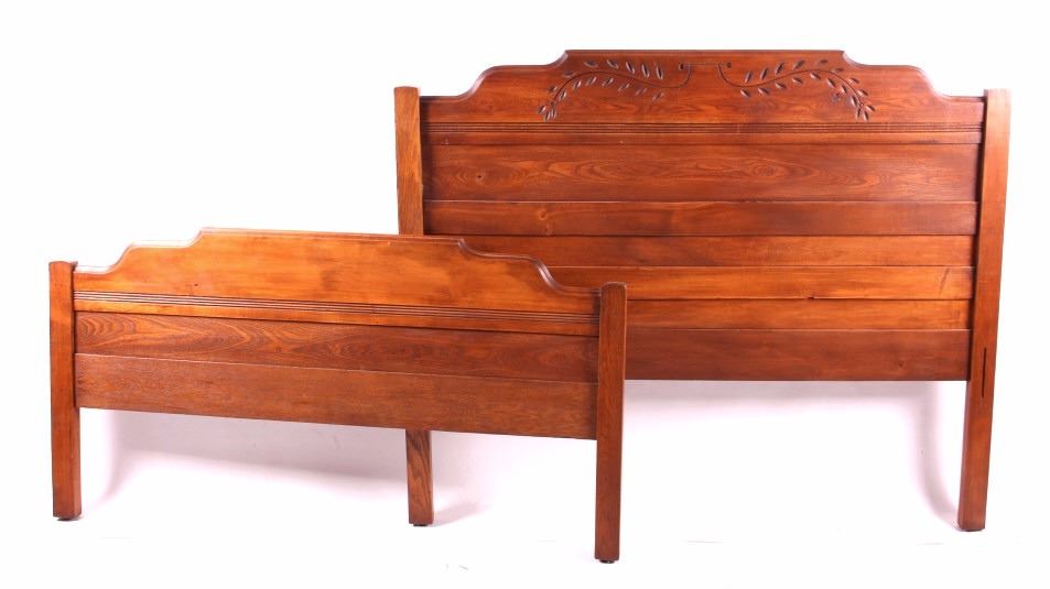 Antique Full Size Spoon Carved Wooden Bed Antique Full Size Spoon Carved Wooden Bed Loading Zoom