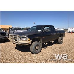 2001 DODGE RAM 2500 E-CAB P/U