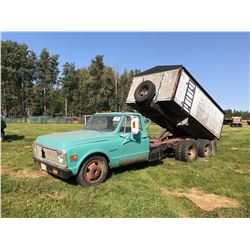 CHEV 30 T/A TRUCK