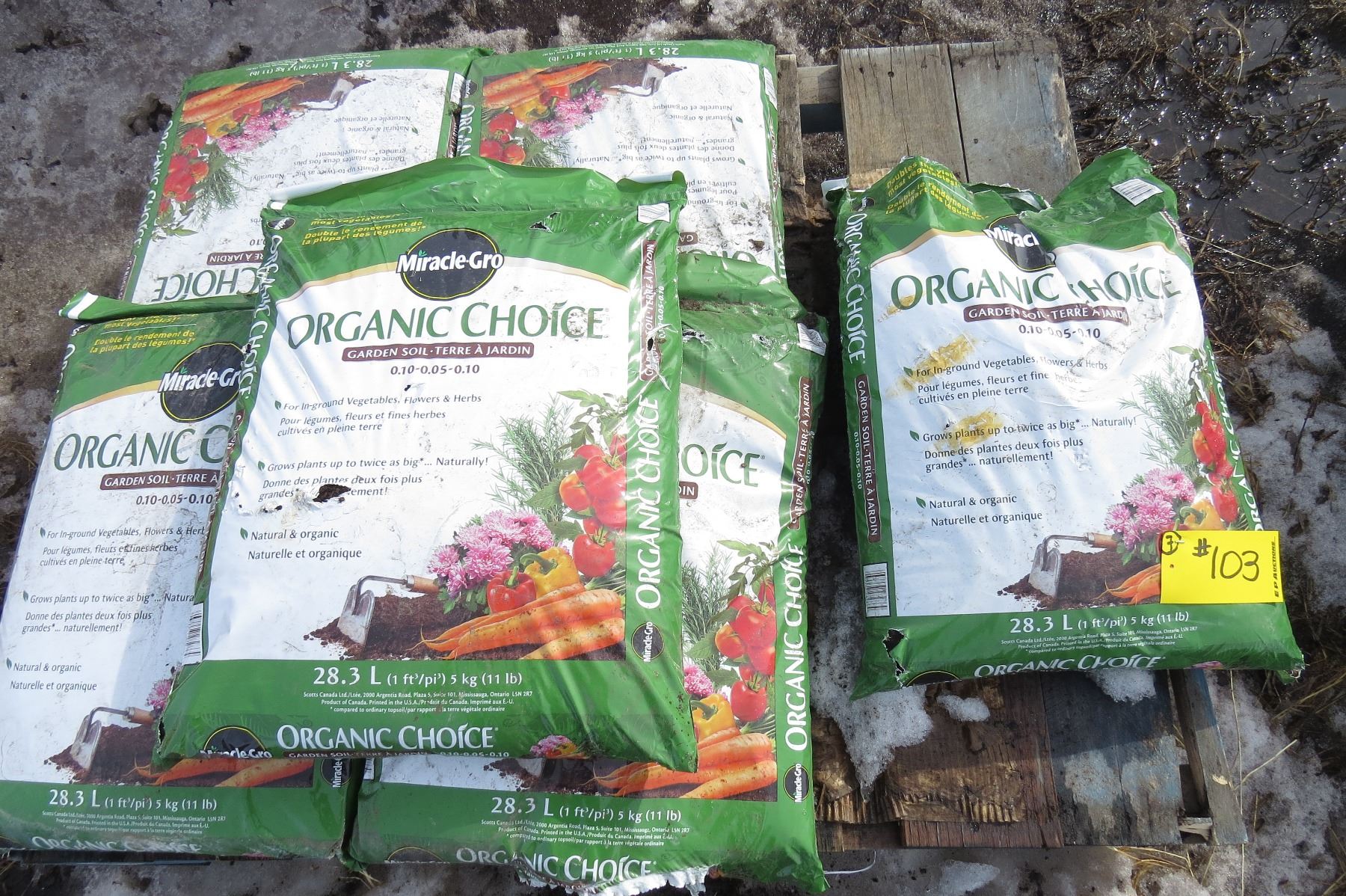 Pallet Of Miracle Gro Organic Choice Garden Soil Image 1 Pallet Of Miracle Gro Organic Choice Garden Soil
