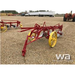 IHC 3 BOTTOM PLOW