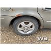 Image 12 : 2001 FORD TAURUS 4-DOOR CAR