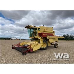 NEW HOLLAND TR70 COMBINE