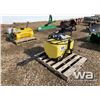 Image 2 : JOHN DEERE 40 GAL. 3 PT. HITCH SPRAYER