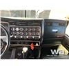 Image 8 : 2009 KENWORTH T800 TRI DRIVE DUMP TRUCK