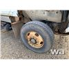 Image 14 : 2000 IHC 2574 T/A GRAVEL TRUCK