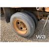 Image 16 : 2002 IHC 4300 S/A GARBAGE TRUCK