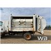 Image 18 : 2002 IHC 4300 S/A GARBAGE TRUCK