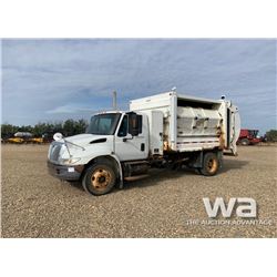 2002 IHC 4300 S/A GARBAGE TRUCK