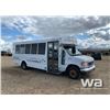 Image 2 : 2003 FORD E450 21 PASSENGER CUTAWAY VAN