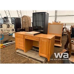 DESK & ENTERTAINMENT STAND