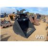 Image 2 : HYD. TILT 66" CLEAN OUT BUCKET