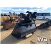 Image 4 : HYD. TILT 66" CLEAN OUT BUCKET