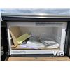 Image 5 : FRIDGIDAIRE MICROWAVE/HOOD RANGE