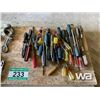 Image 3 : SCREWDRIVERS & PLIERS