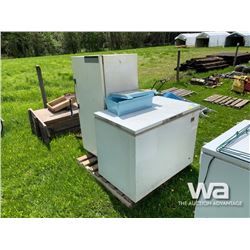 FREEZER & REFRIDGERATOR