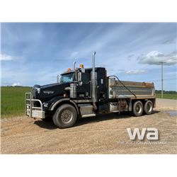 2001 KENWORTH T800 T/A DUMP TRUCK