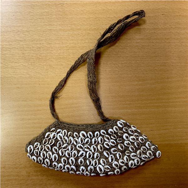 PAPUA NEW GUINEA: nassa shell purse (63.03g), choice VF