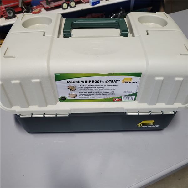 Plano Magnum Hip Roof Six-Tray Tackle Box