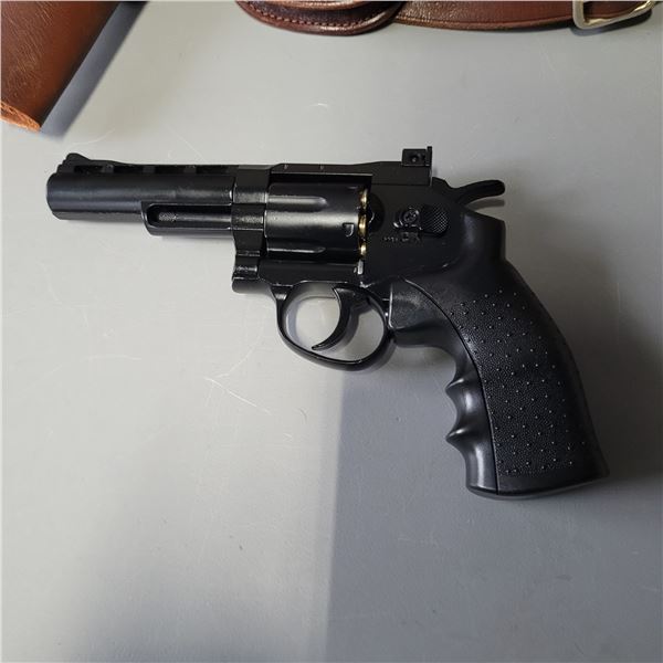 Unknown Brand  of CO2 Powered BB Revolver and Holster