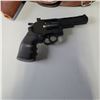 Image 2 : Unknown Brand  of CO2 Powered BB Revolver and Holster
