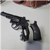 Image 6 : Unknown Brand  of CO2 Powered BB Revolver and Holster