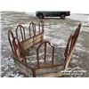Image 5 : TOMBSTONE FENCE LINE HAY FEEDER