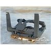 Image 1 : 58 IN. HYDRAULIC SKID STEER LOG GRAPPLE