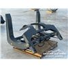 Image 4 : 58 IN. HYDRAULIC SKID STEER LOG GRAPPLE