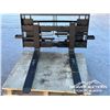 Image 5 : 4 FT. SKID STEER HYDRAULIC PALLET FORKS