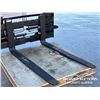 Image 6 : 4 FT. SKID STEER HYDRAULIC PALLET FORKS