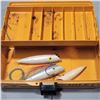 Image 2 : Fishing Tackle Box with 3 Plugs