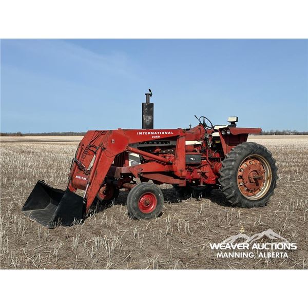 1966 IH FARMALL 806 2WD TRACTOR
