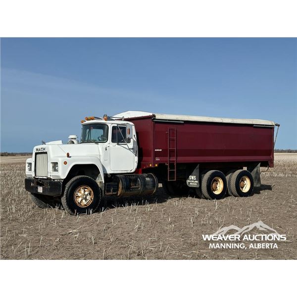 1985 MACK RD686S T/A GRAIN TRUCK