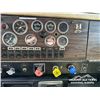 Image 18 : 1981 KENWORTH W900 T/A GRAIN TRUCK