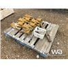 Image 4 : Caterpillar Bucket Forked Teeth & Exc. Coupler