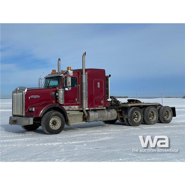 2007 Kenworth T800B Tri Drive Sleeper Truck