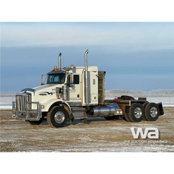 2005 Kenworth T800B T/A Sleeper Truck Tractor