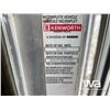 Image 5 : 2014 Kenworth T800 Tri Drive Sleeper Tank Truck