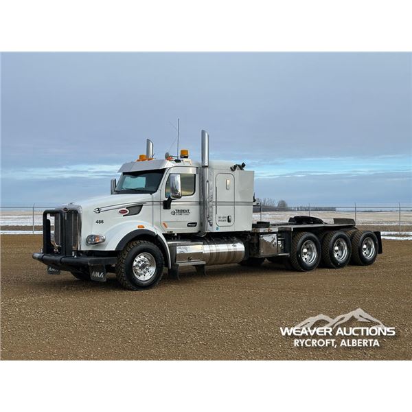 2015 PETERBILT 377 TRI DRIVE SLEEPER WINCH TRACTOR