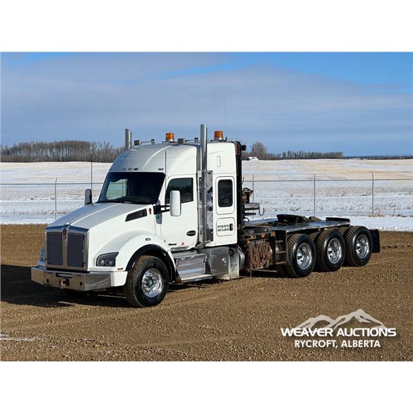 2015 KENWORTH T880 TRI DRIVE SLEEPER WINCH TRACTOR