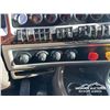 Image 20 : 2018 KENWORTH T800 TRI DRIVE SLEEPER TRUCK TRACTOR